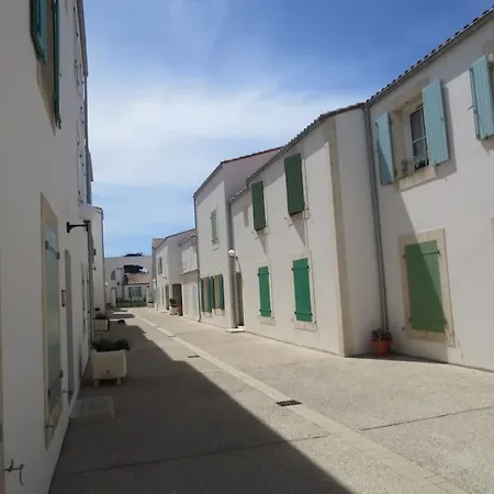 A Proximite Du Port De St Martin De Re