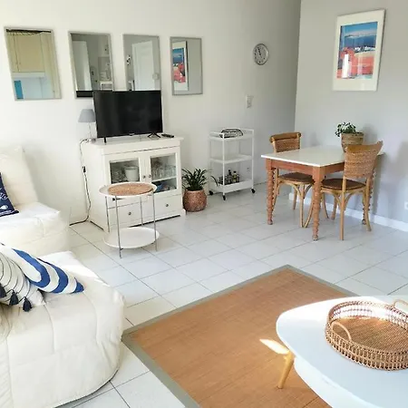 Apartment A Proximite Du Port De St Martin De Re